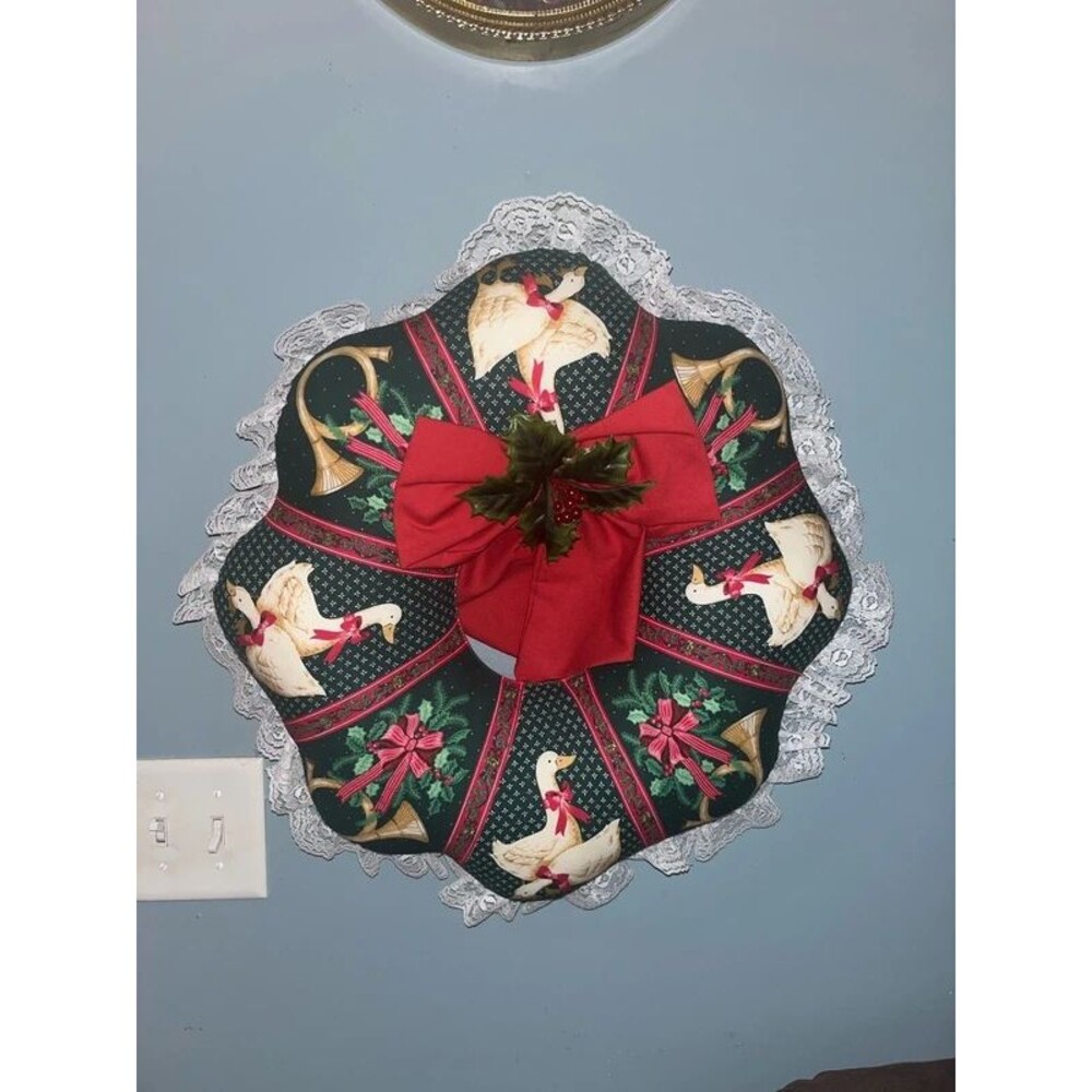 Vintage Quilyed Handmade 18" Christmas Goose wreath